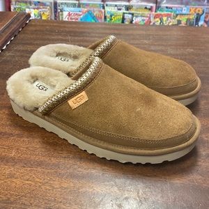Size 10 men’s UGG slippers never worn